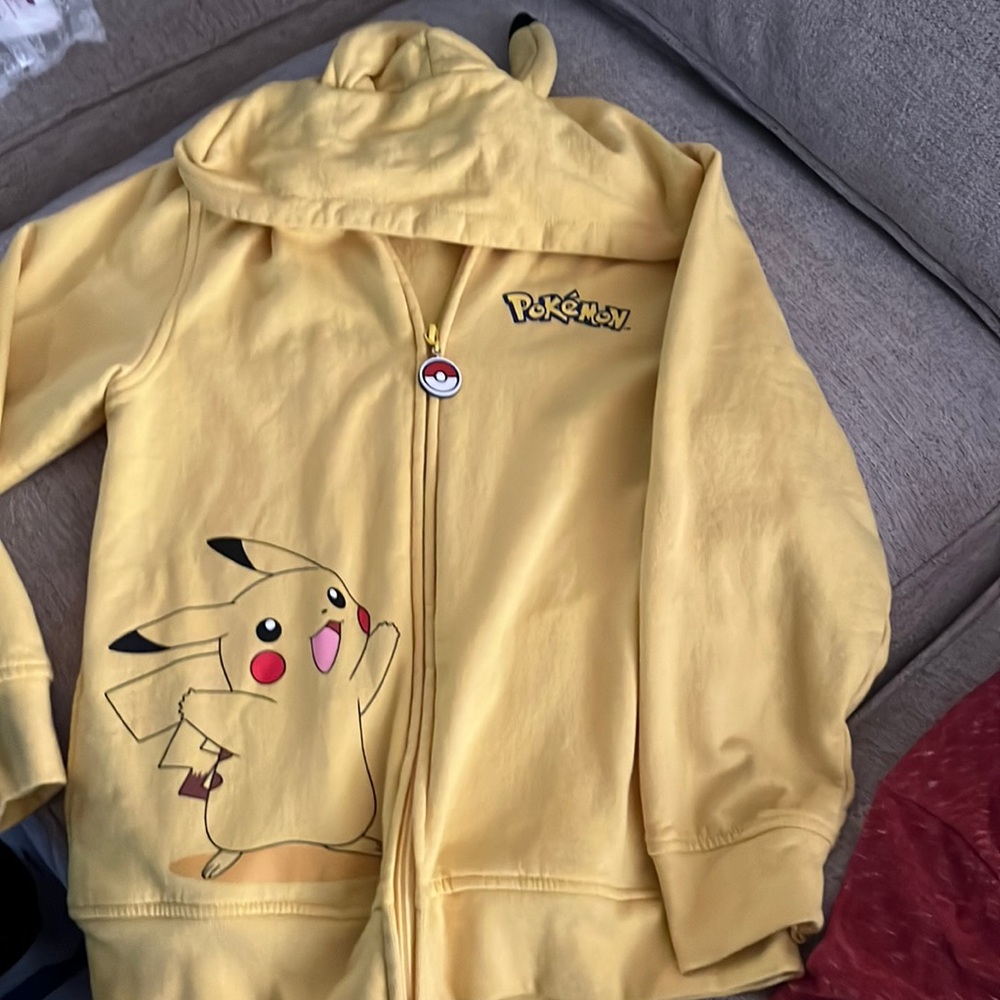Boys Pokémon hoodie, size Medium - Picture 1 of 4